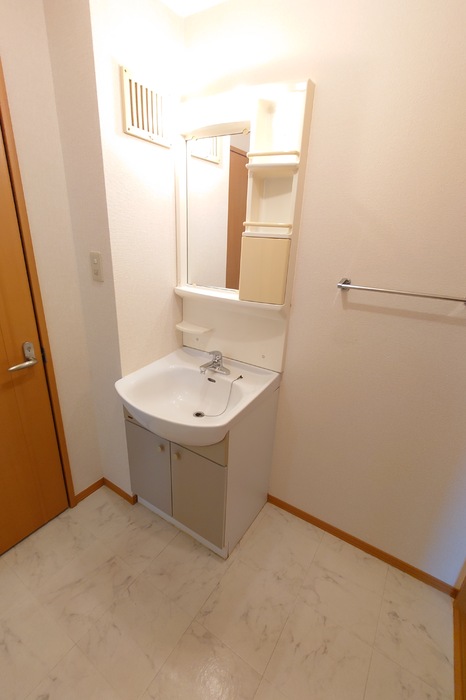 洗面設備　同タイプ別部屋の写真です