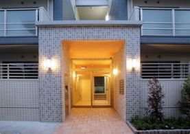 地下鉄箱崎線 馬出九大病院前駅 徒歩5分 3階建 築19年の玄関写真