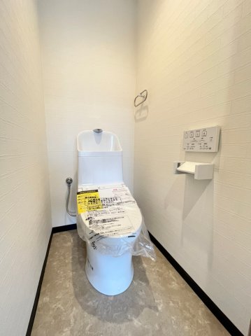 トイレ　同物件、別号室の参考写真です。