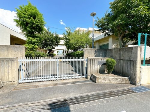 中学校　第三中学校（中学校）まで1590m