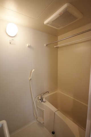 バス・シャワールーム　※別部屋参考写真