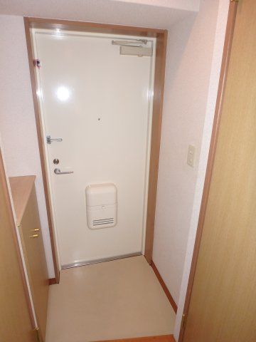 ＪＲ越後線 白山駅 徒歩16分 10階建 築31年の玄関写真