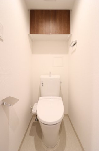 小田急線 千歳船橋駅 徒歩8分 4階建 築8年のトイレ写真