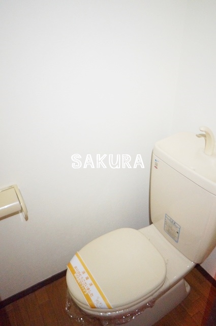 トイレ　落ち着いた色調のトイレです♪