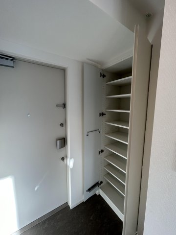 玄関　※別部屋の参考写真です。