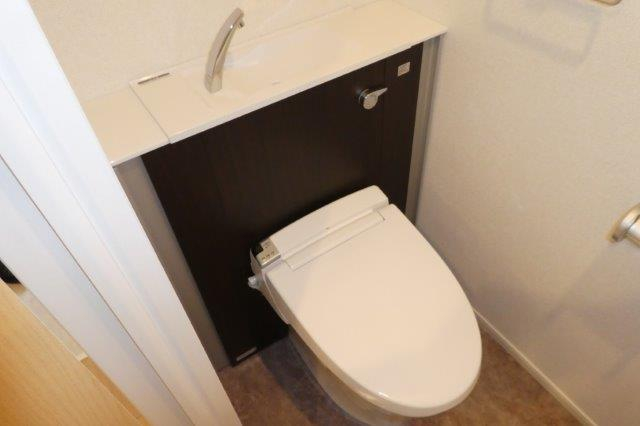 ＪＲ山陽本線 倉敷駅 徒歩12分 14階建 築9年のトイレ写真