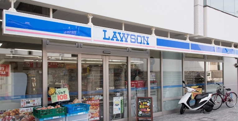 コンビニ　ローソン 京急杉田駅前店（コンビニ）まで82m