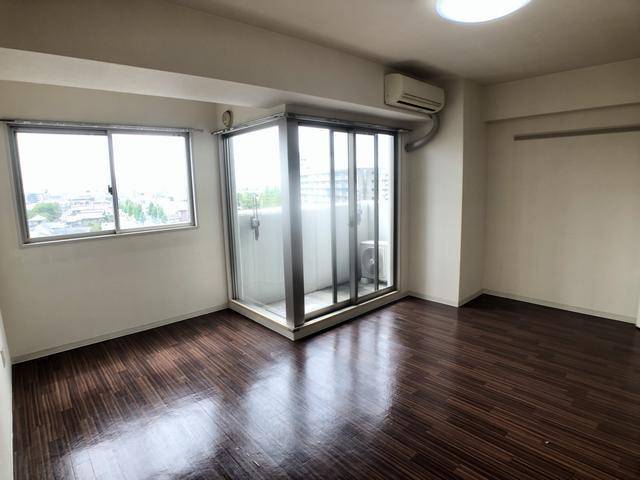 居室・リビング　窓が大きく明るいお部屋です