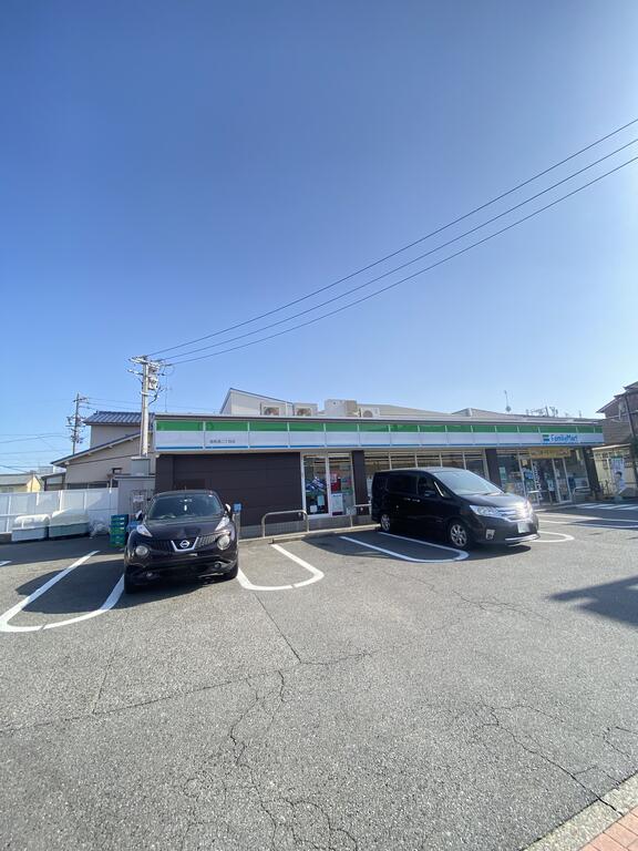 コンビニ　ファミリーマート道徳通二丁目店（コンビニ）まで183m