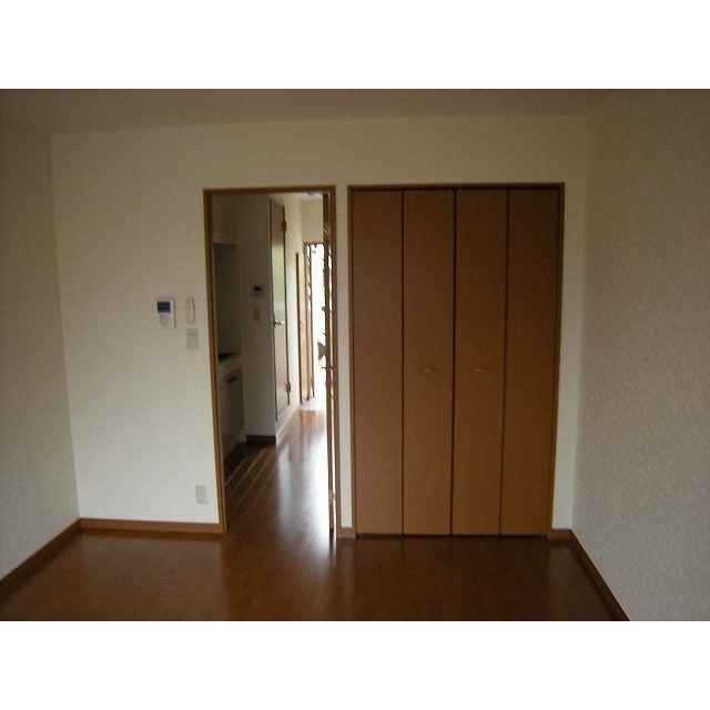居室・リビング　明るいリビングのお部屋です。