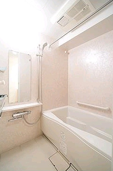 バス・シャワールーム　写真は同タイプ住居です。