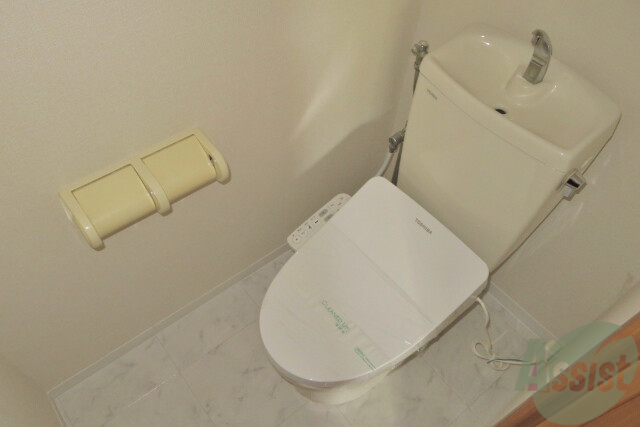トイレ　トイレには暖房便座機能が付いております。