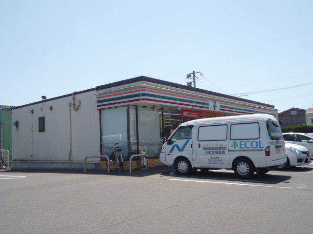コンビニ　セブンイレブン（コンビニ）まで217m