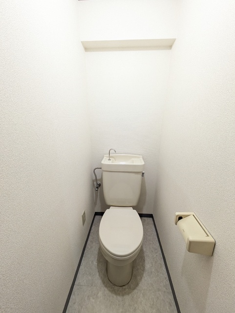 トイレ　※クリーニング前のお写真です