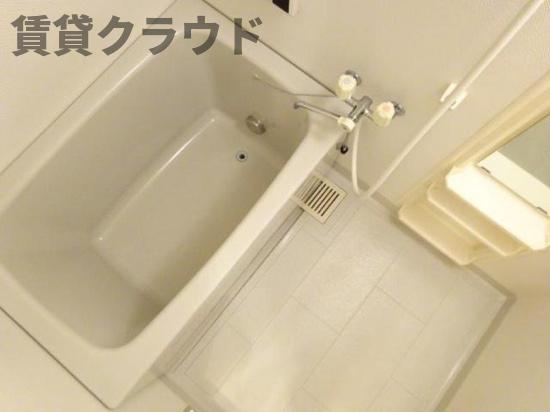 バス・シャワールーム　コンパクトで使いやすいお風呂です