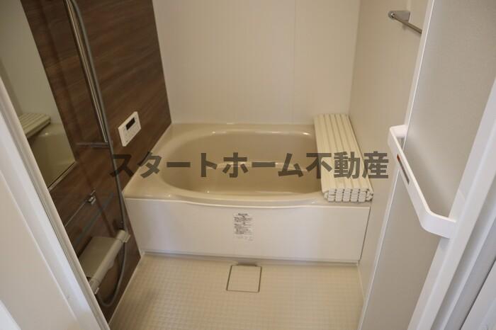 バス・シャワールーム　落ち着いた空間のお風呂です