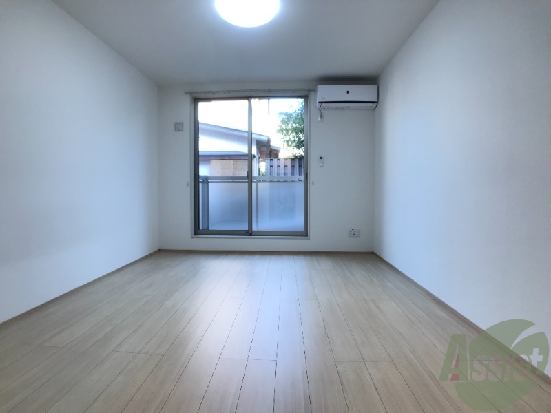 その他部屋・スペース　８帖の洋室を別の角度から撮影してみました。