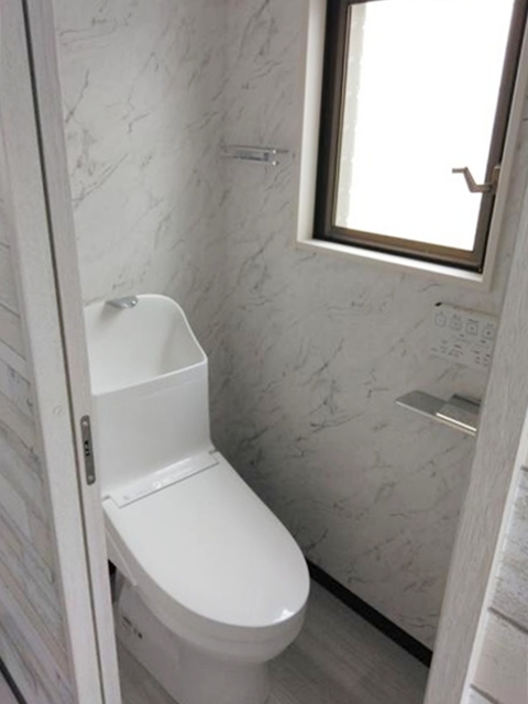 トイレ　落ち着いた色調のトイレです♪