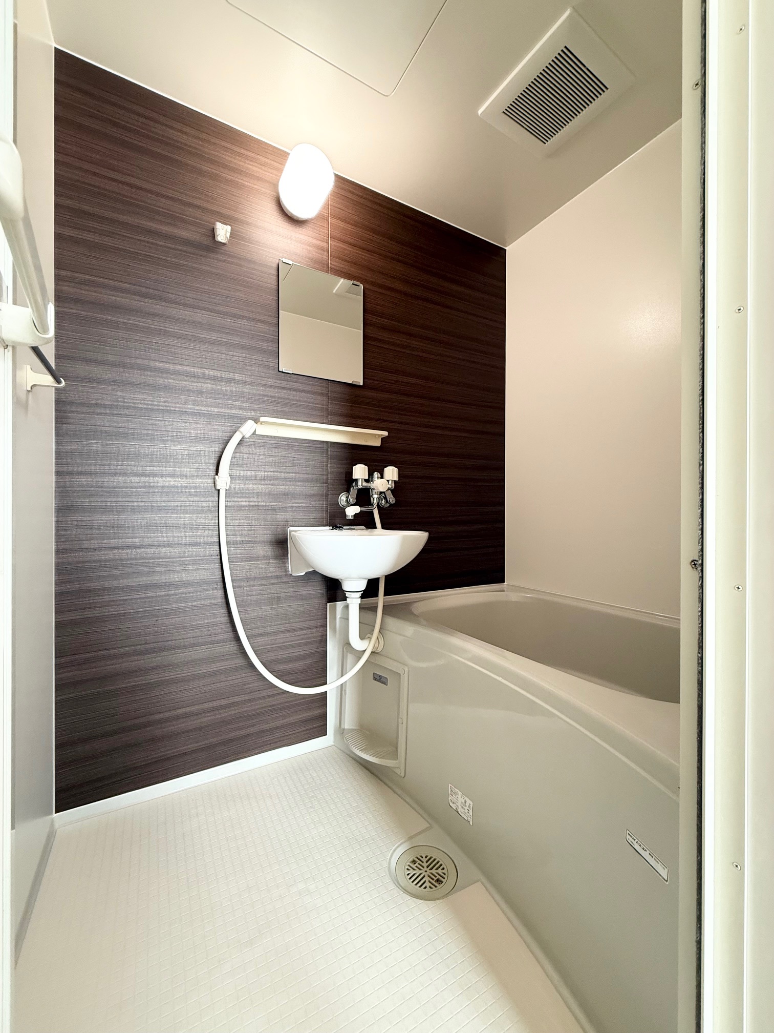 バス・シャワールーム　フィルム貼りでリフレッシュ！！