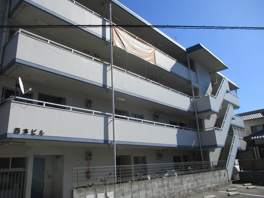 広島市東区牛田新町のマンションの建物外観