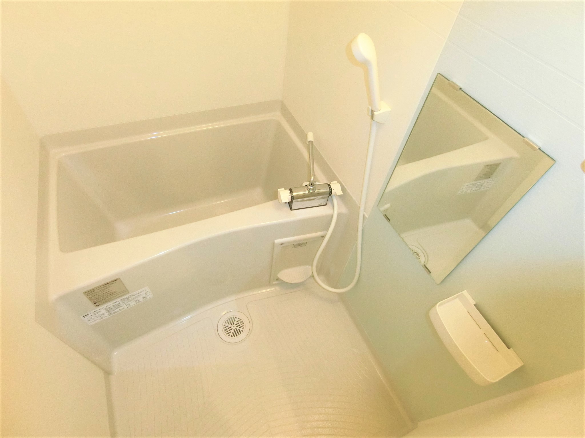 バス・シャワールーム　雨の日でも安心な浴室乾燥機を完備です☆