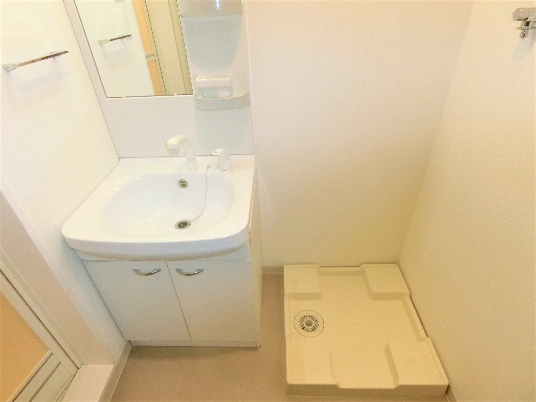 洗面設備　室内洗濯機置き場完備です☆