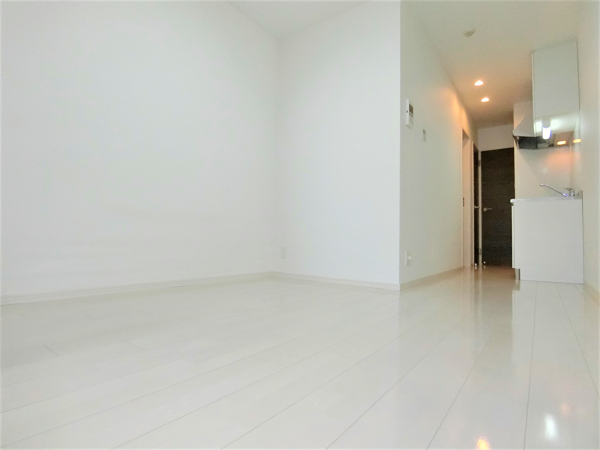 居室・リビング　白を基調としたお洒落で明るいリビングです☆