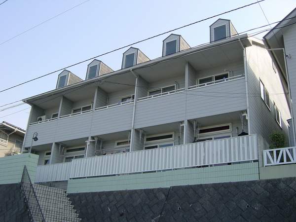 広島市東区牛田新町のアパートの建物外観