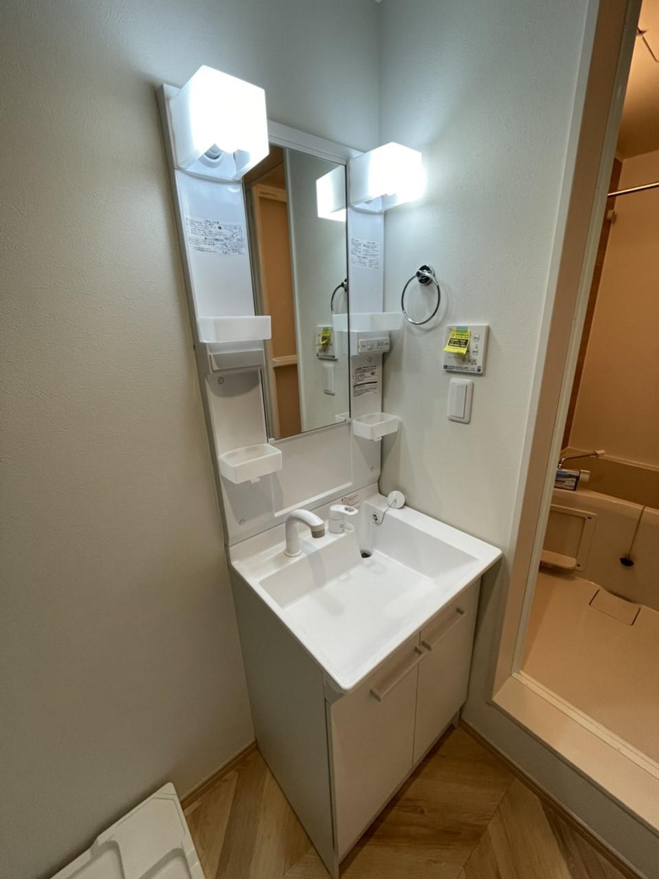 洗面設備　※同物件、別部屋の写真です。
