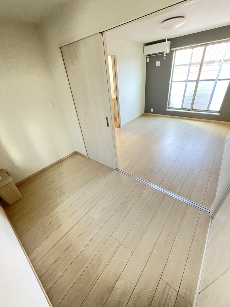 居室・リビング　※同物件、別部屋の写真です。