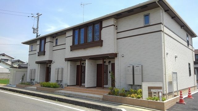 山陽小野田市南竜王町のアパートの建物外観