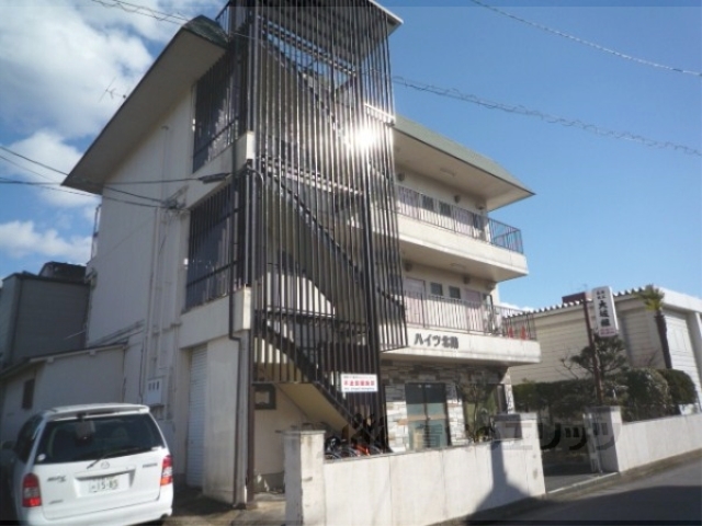 京都市右京区太秦北路町のマンションの建物外観