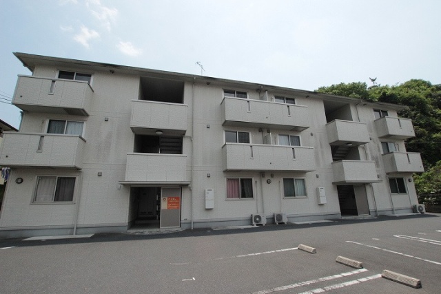 広島市安佐南区伴中央のアパートの建物外観