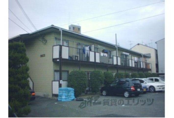 京都市西京区牛ケ瀬西柿町のアパートの建物外観