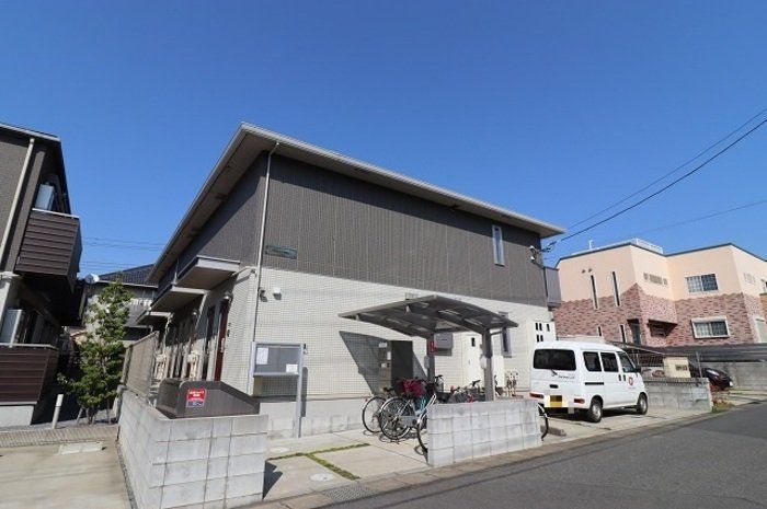 松戸市秋山のアパートの建物外観