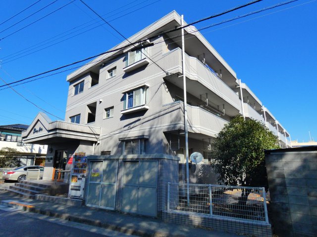 福生市大字熊川のマンションの建物外観