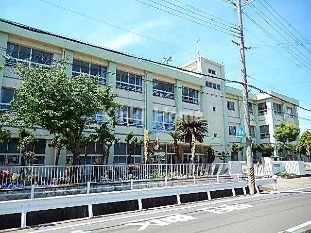 【和歌山市粟のマンションの小学校】