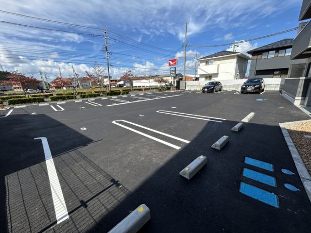 【ロイヤルステージ観音寺新町の駐車場】