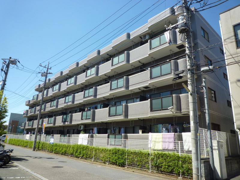 横浜市都筑区仲町台のマンションの建物外観