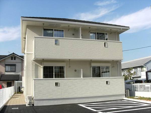 名古屋市緑区大高町のアパートの建物外観