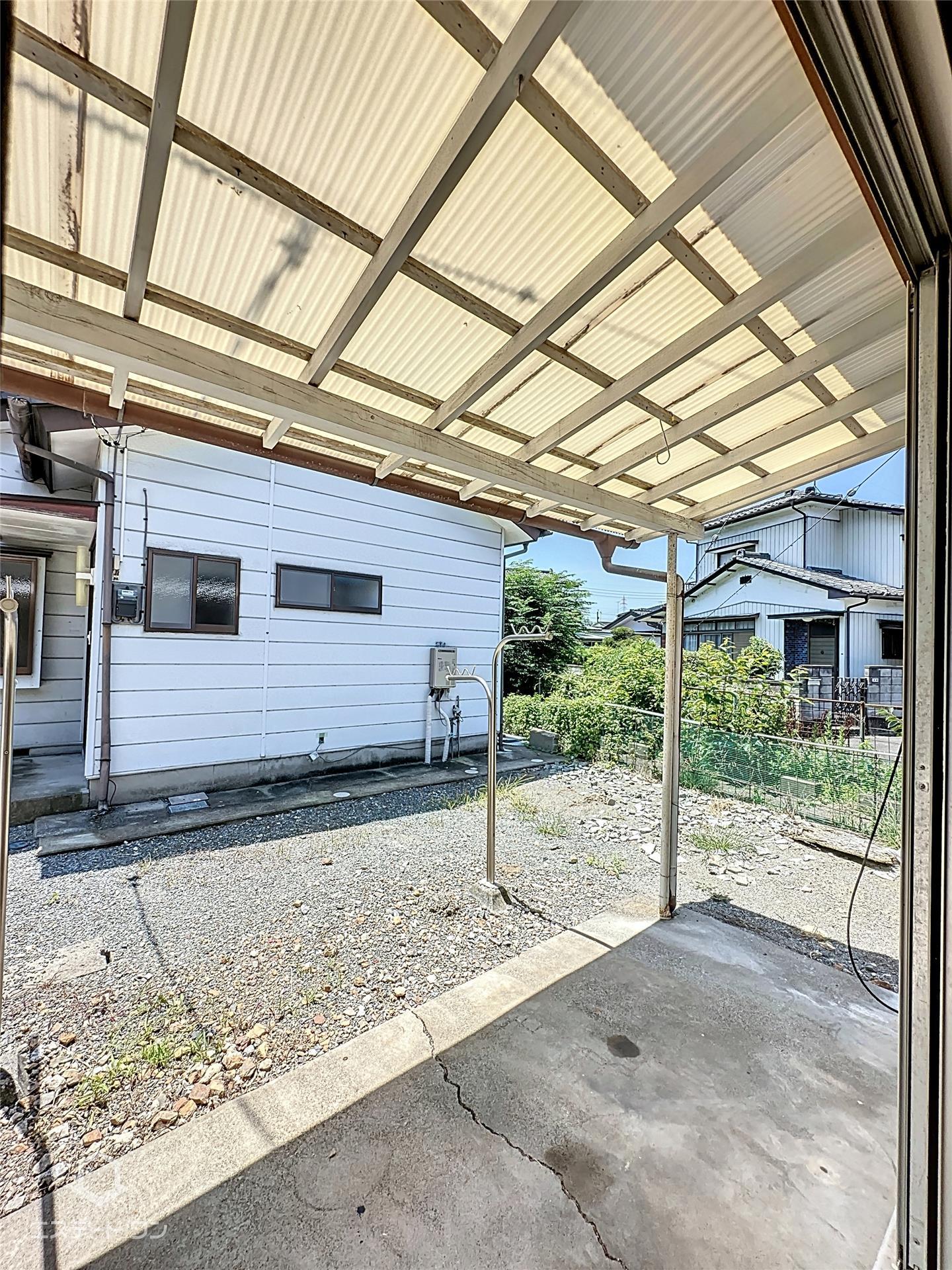 バルコニー　屋根付きのテラスあり☆