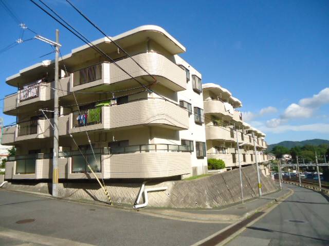 ロイヤルコート山の街の建物外観