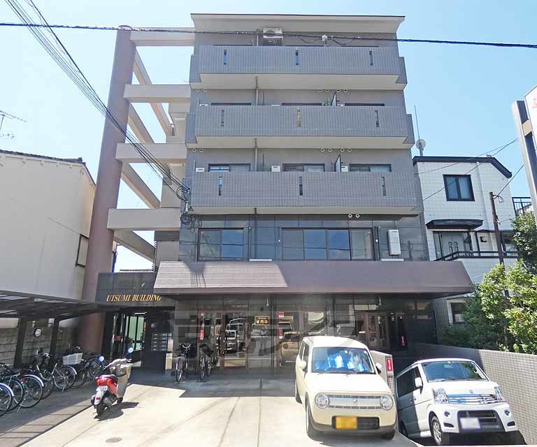 京都市上京区稲葉町のマンションの建物外観