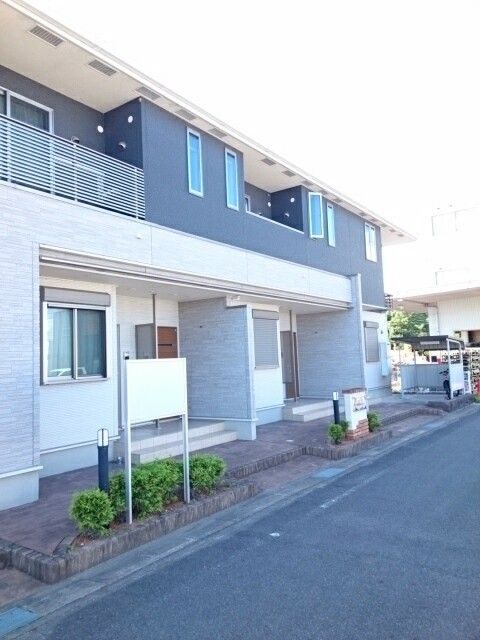 【刈谷市小垣江町のアパートのエントランス】