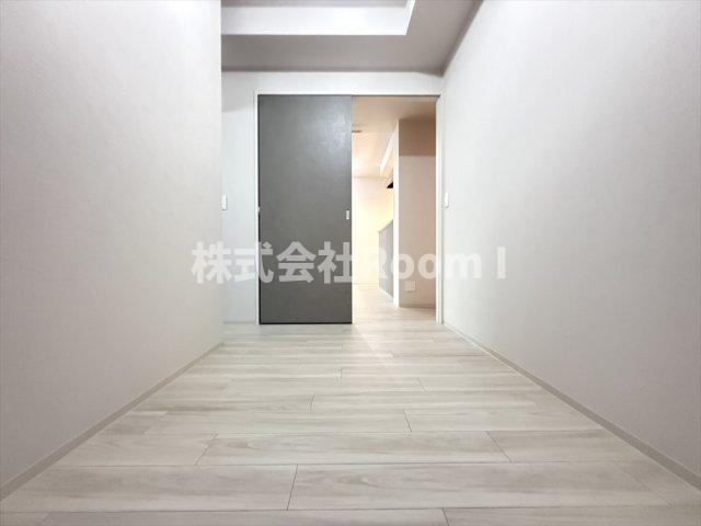 その他部屋・スペース　開放的な寝室です