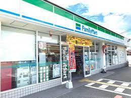 コンビニ　ファミリーマート小野本町店（コンビニ）まで1008m