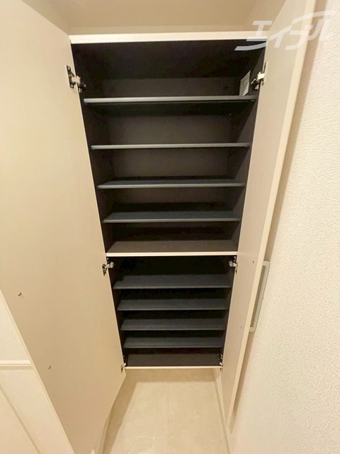 収納　大きいシューズボックス付き★