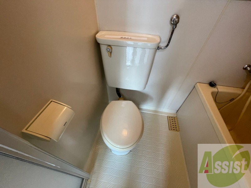 トイレ　トイレです。ユニットバスになってますのでコンパクト。