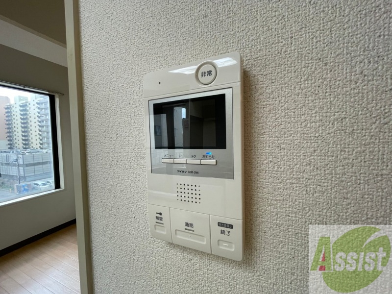 セキュリティ　ＴＶモニター付インターホンです。来客者の顔が見えるので安心！