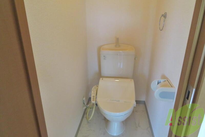 トイレ　トイレにはちゃんとウォシュレットも完備ですね